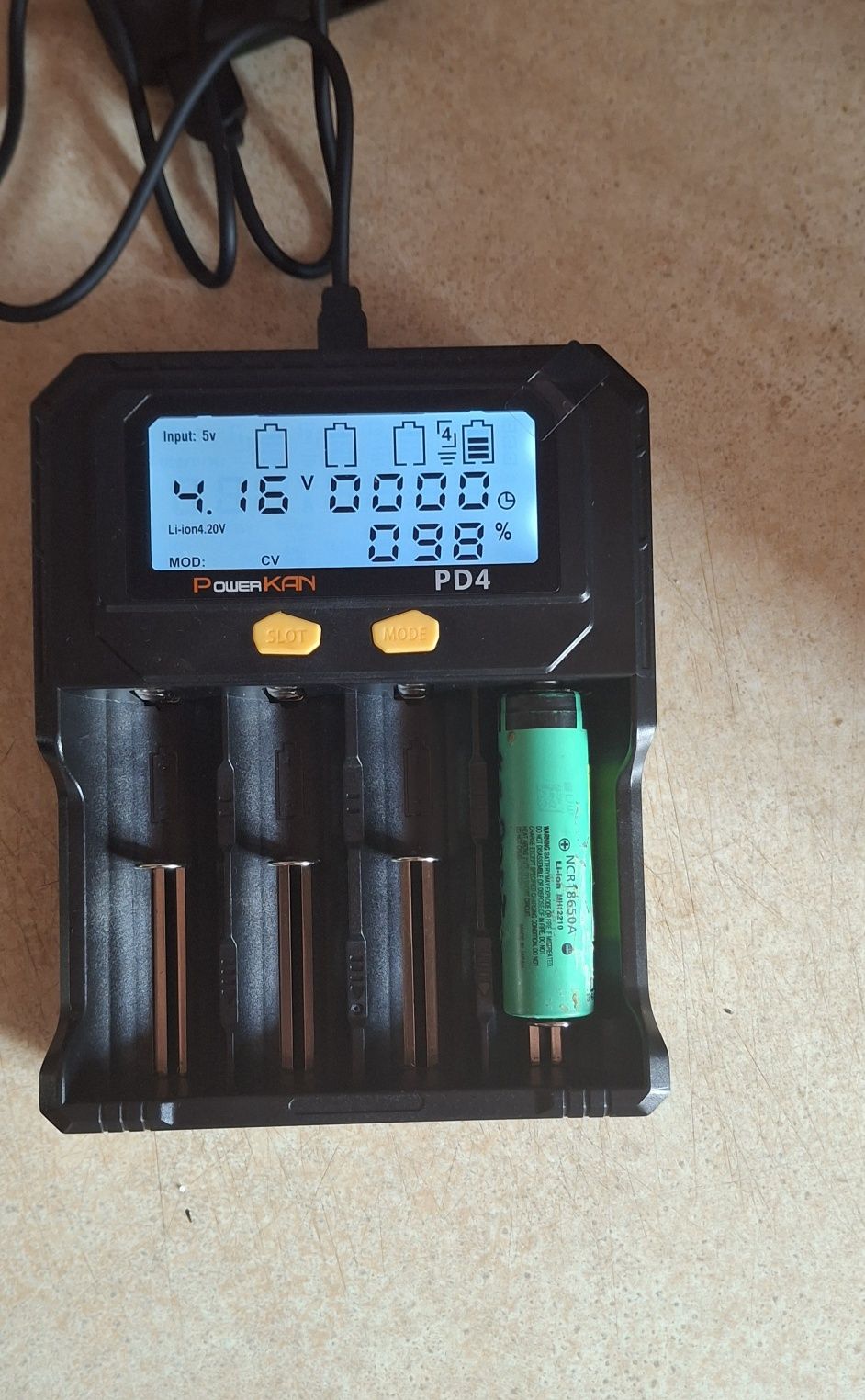 Зарядний пристрій PowerKAN PD4