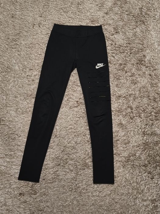 Leginsy Nike. Getry.