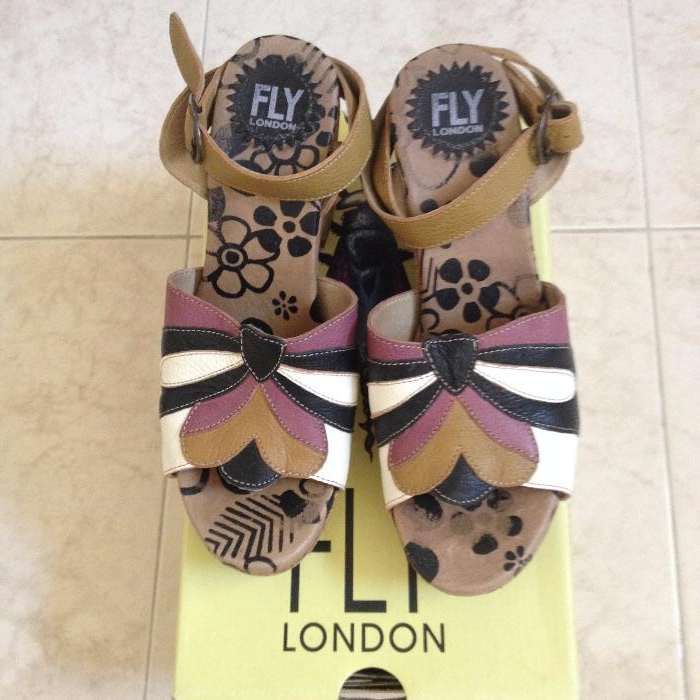 Sandálias Fly London, em pele, nº 39, usadas apenas 1 vez