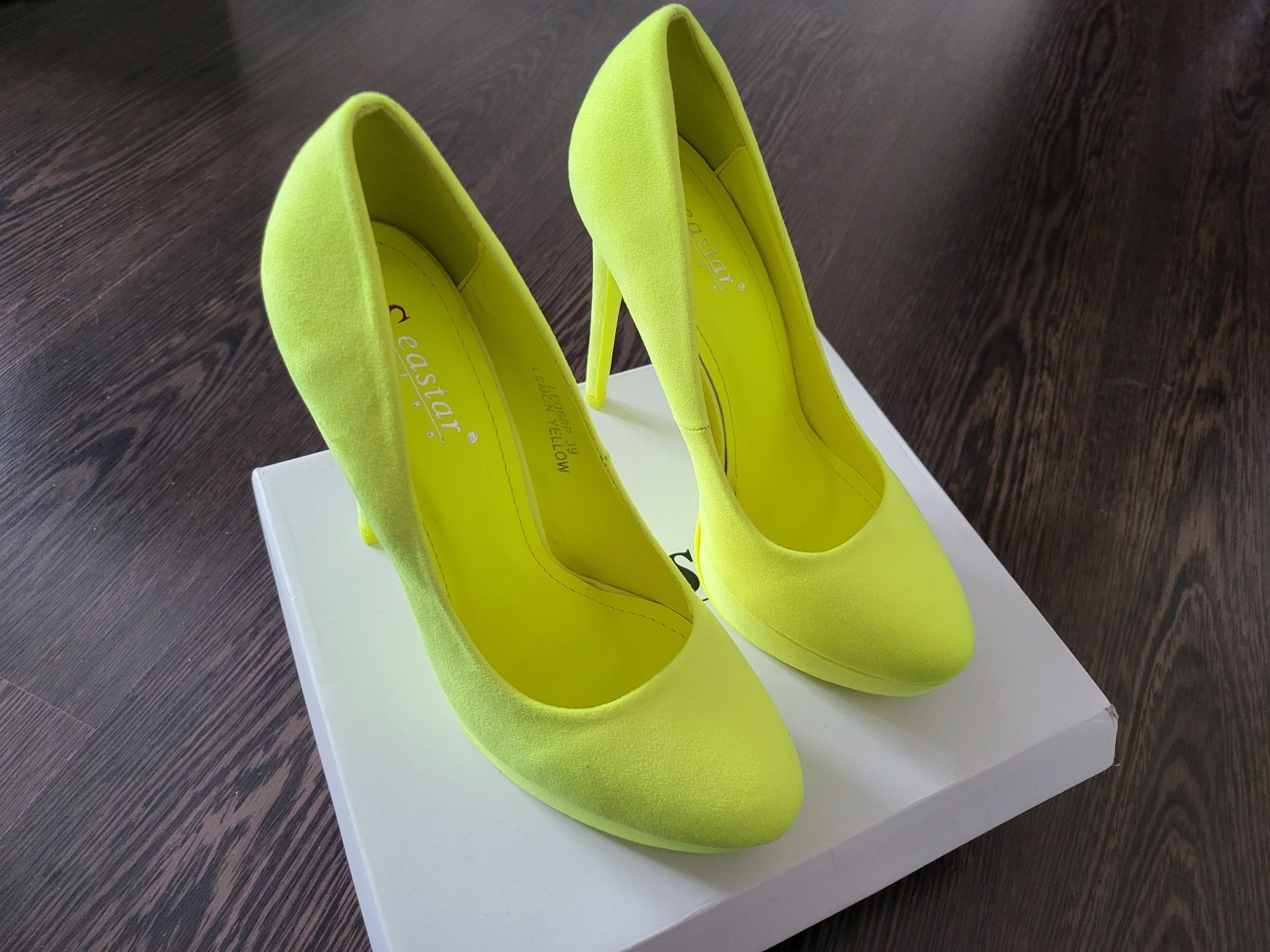 Buty na obcasie Seastar  nowe neonowy  lemon żółty