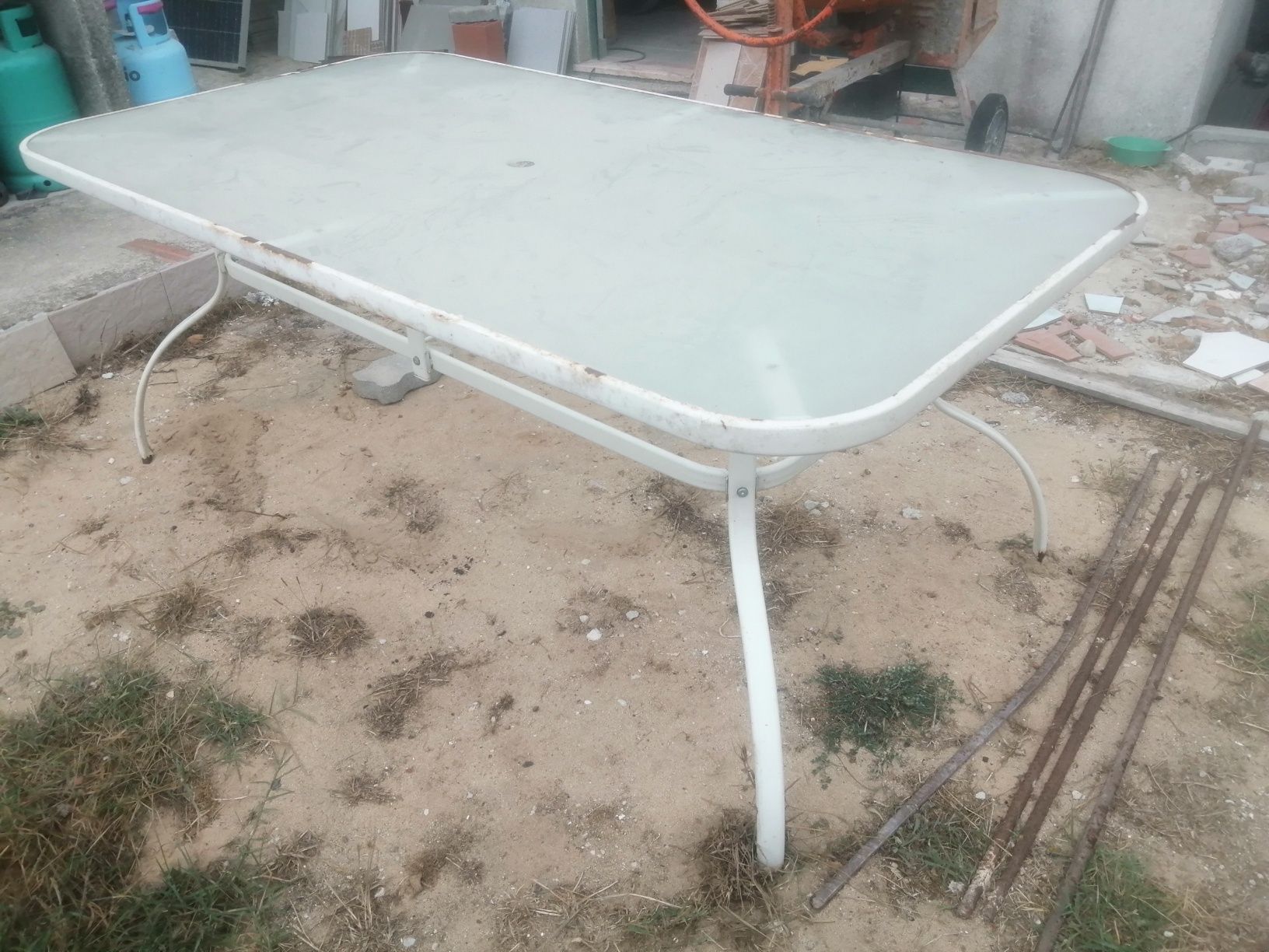 Mesa de jardim com cadeiras