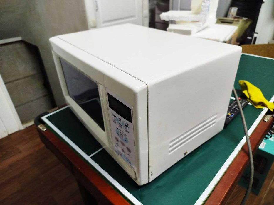 Микроволновая печь с грилем Samsung CE2638NR