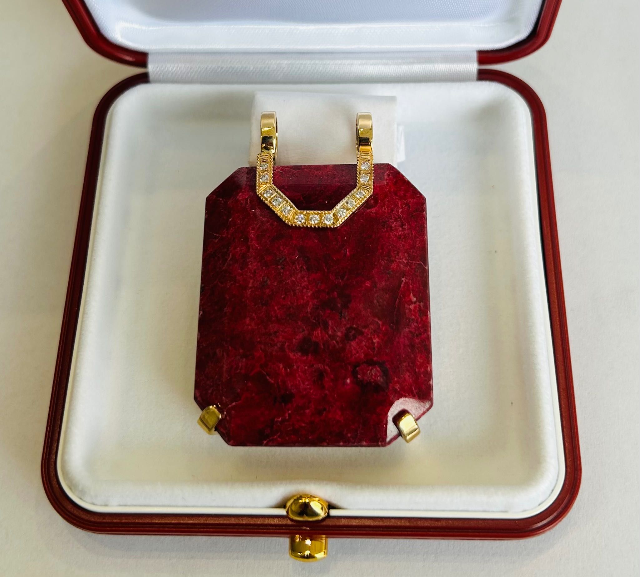 Złoty wisior z naturalnym rubinem 187,35ct i brylantami