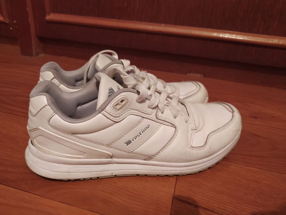 Кросівки білі Restime . Кроссовки белые 42 р