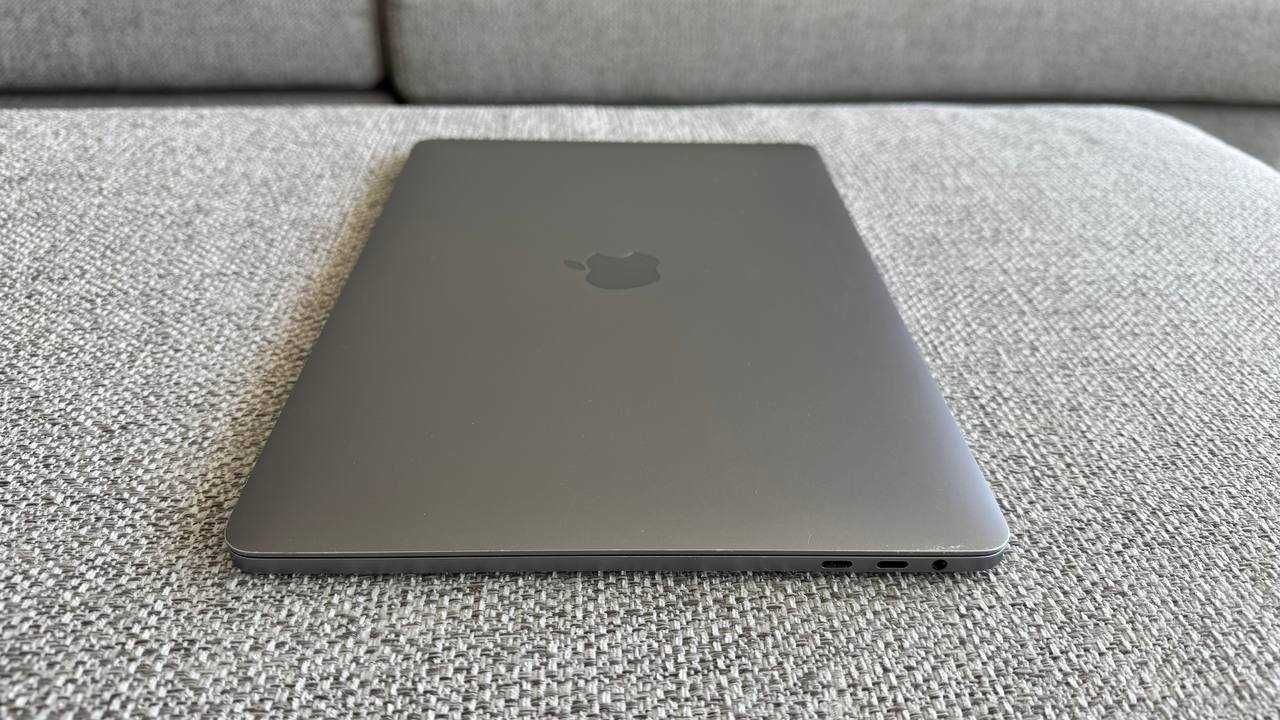 MacBook Pro 13" (2020, i7 / 32GB / 512GB) - Teclado EN + Cirílico