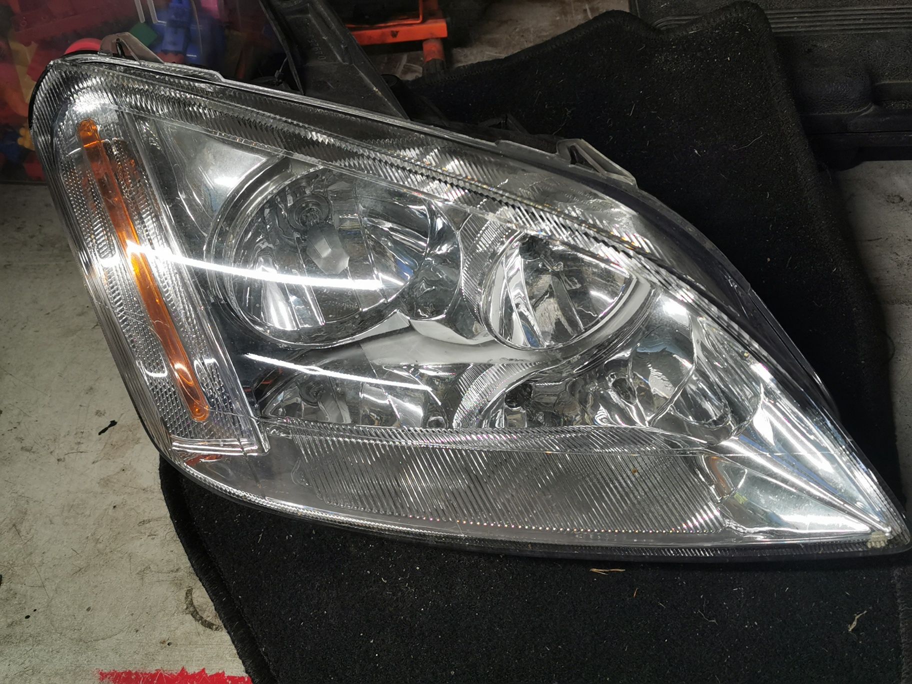 Przednie lampy ford c max