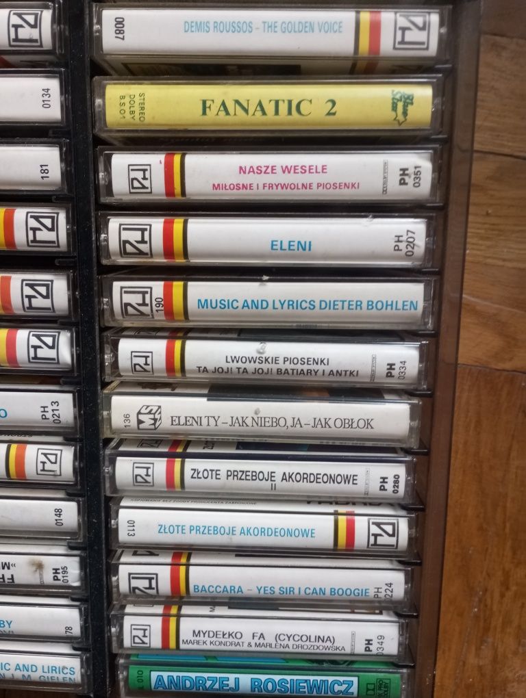 Kasety magnetofonowe VHS płyty winylowe