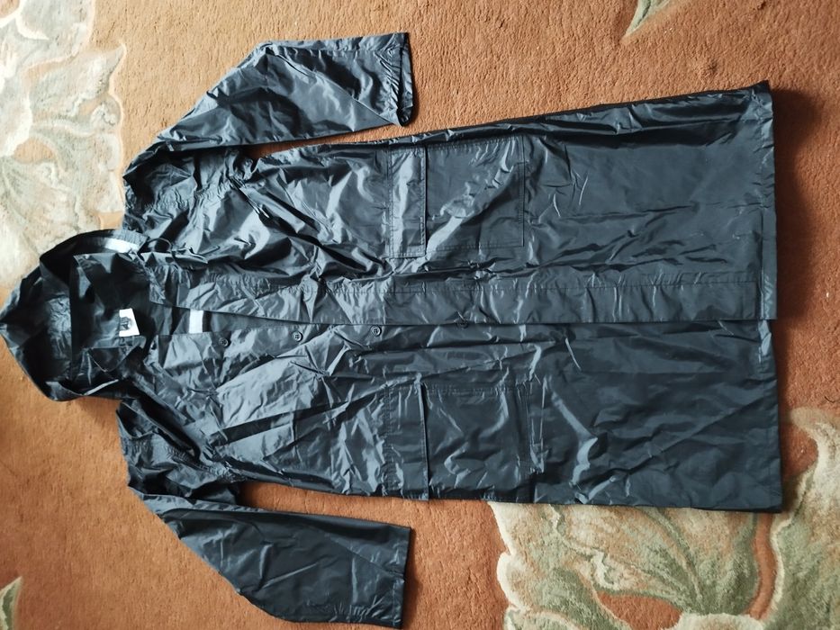 Дощовий плащ,прорезиновий.