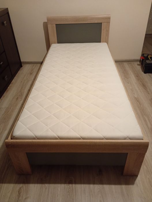 Łóżko młodzieżowe z materacem