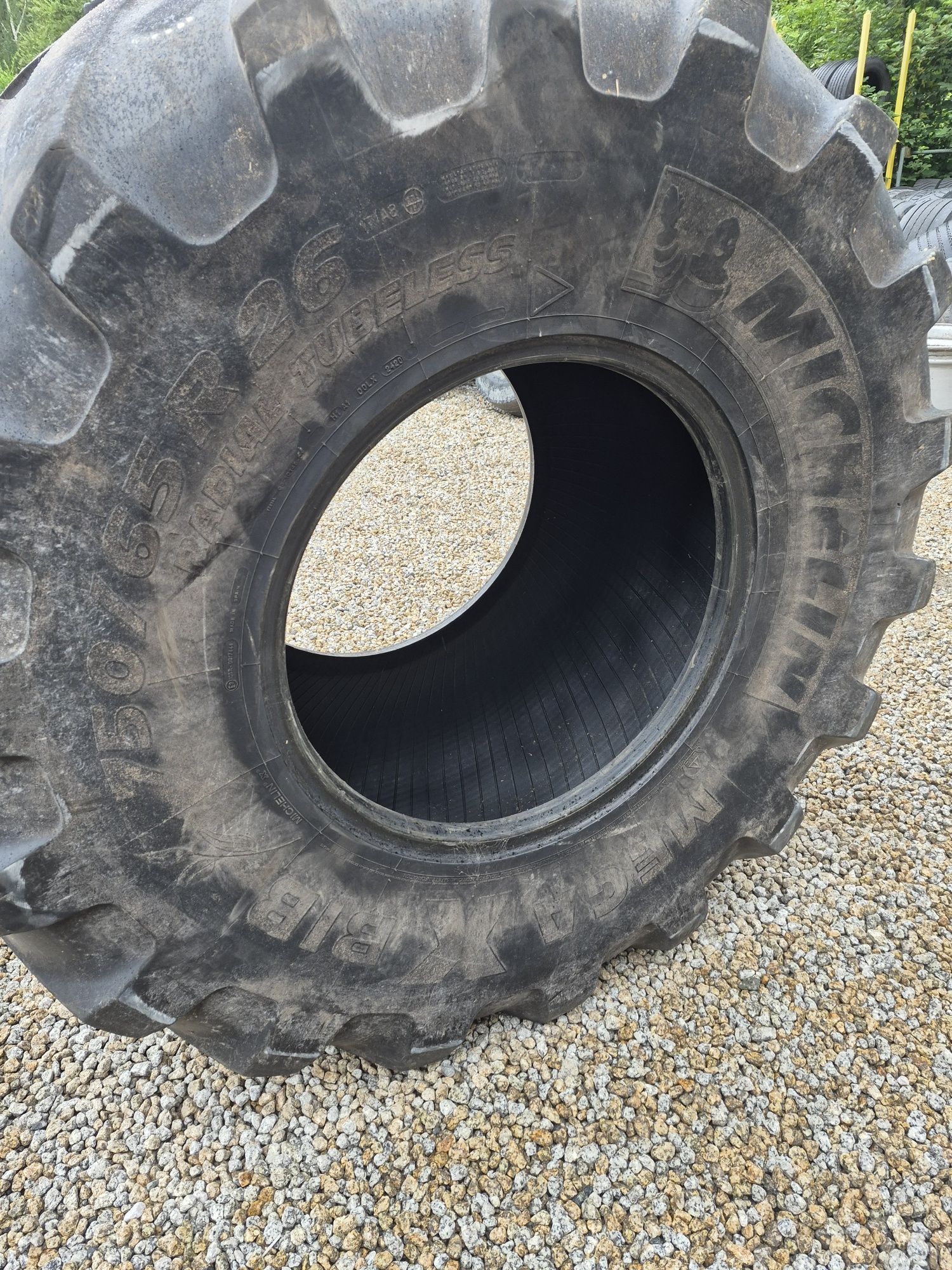 Opony 750/65R 26 z Niemiec.