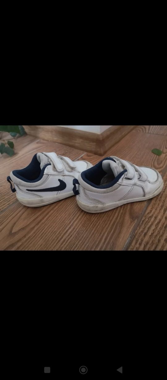 Buty sportowe Nike dla chłopca rozmiar 23