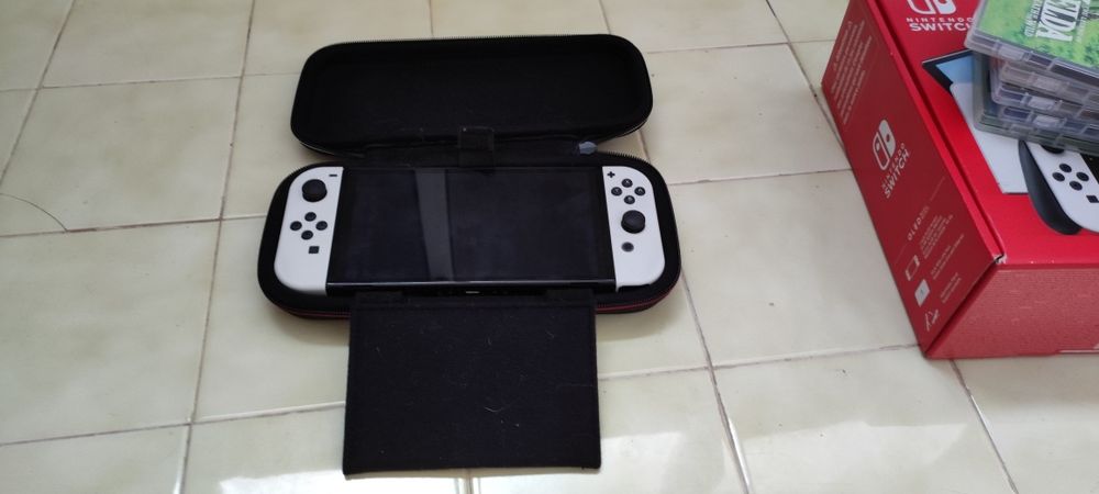 Nintendo Switch OLED branca + jogos