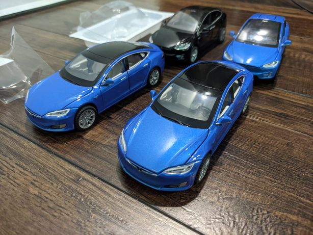 Tesla Model X и S модель 1:32 . Металлическая, Звук, Свет.