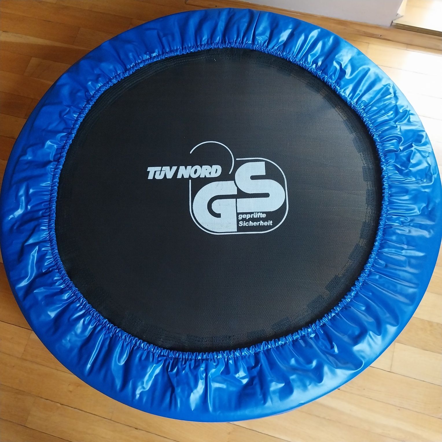 Trampolina mała średnica 90cm.