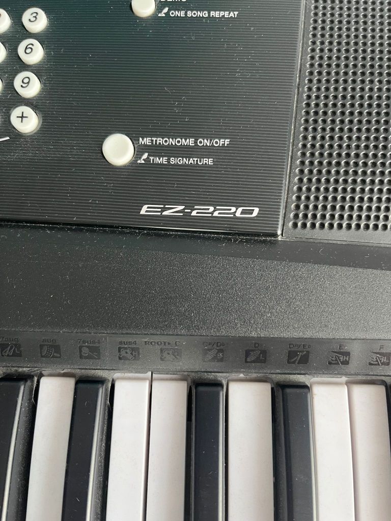 Keybord  yamaha EZ-220