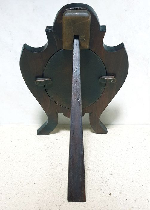 Maravilhosa antiga moldura em Pau Santo e prata portuguesa contrastada