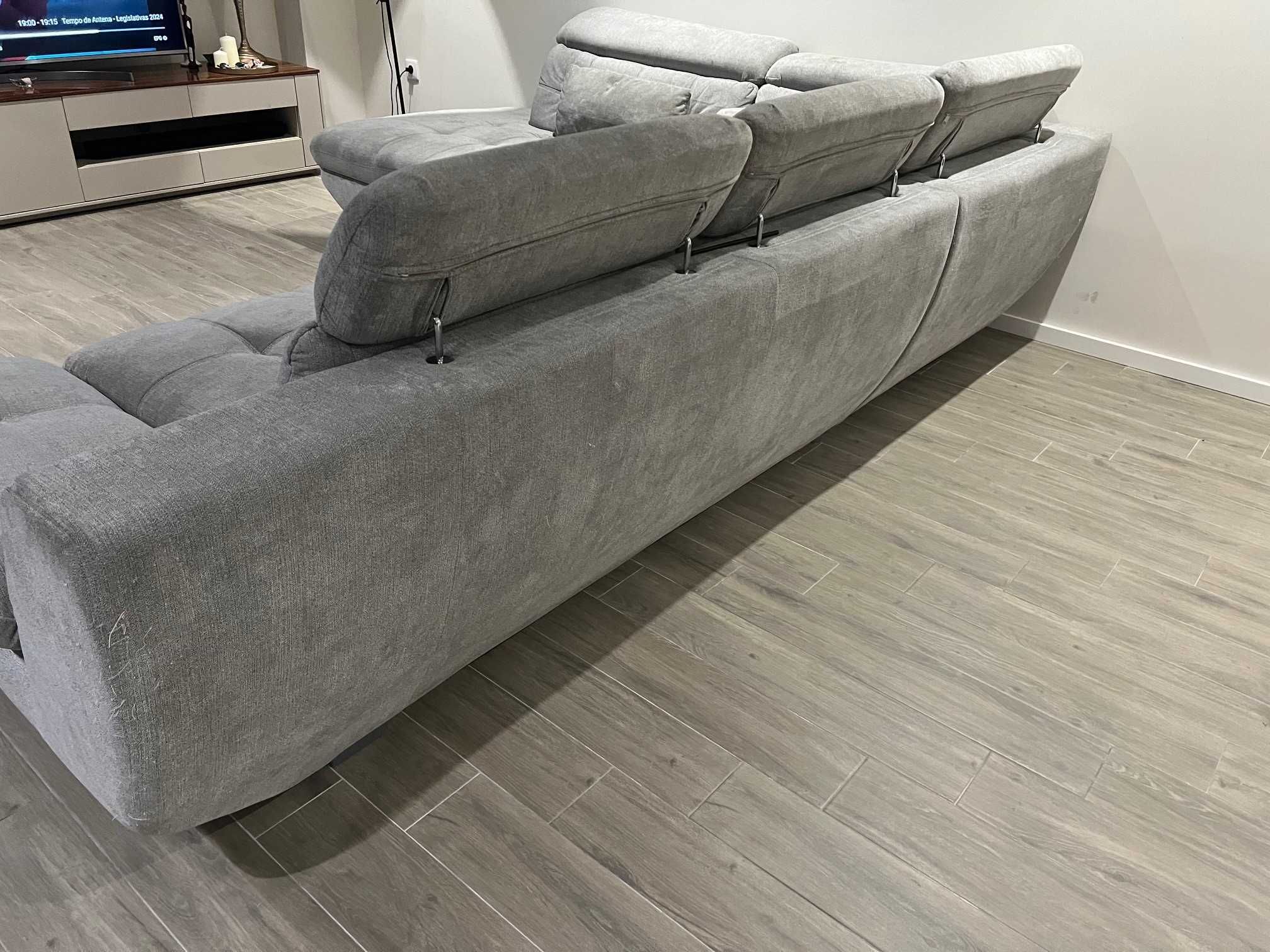 Sofá modular de canto cinza com chaise long