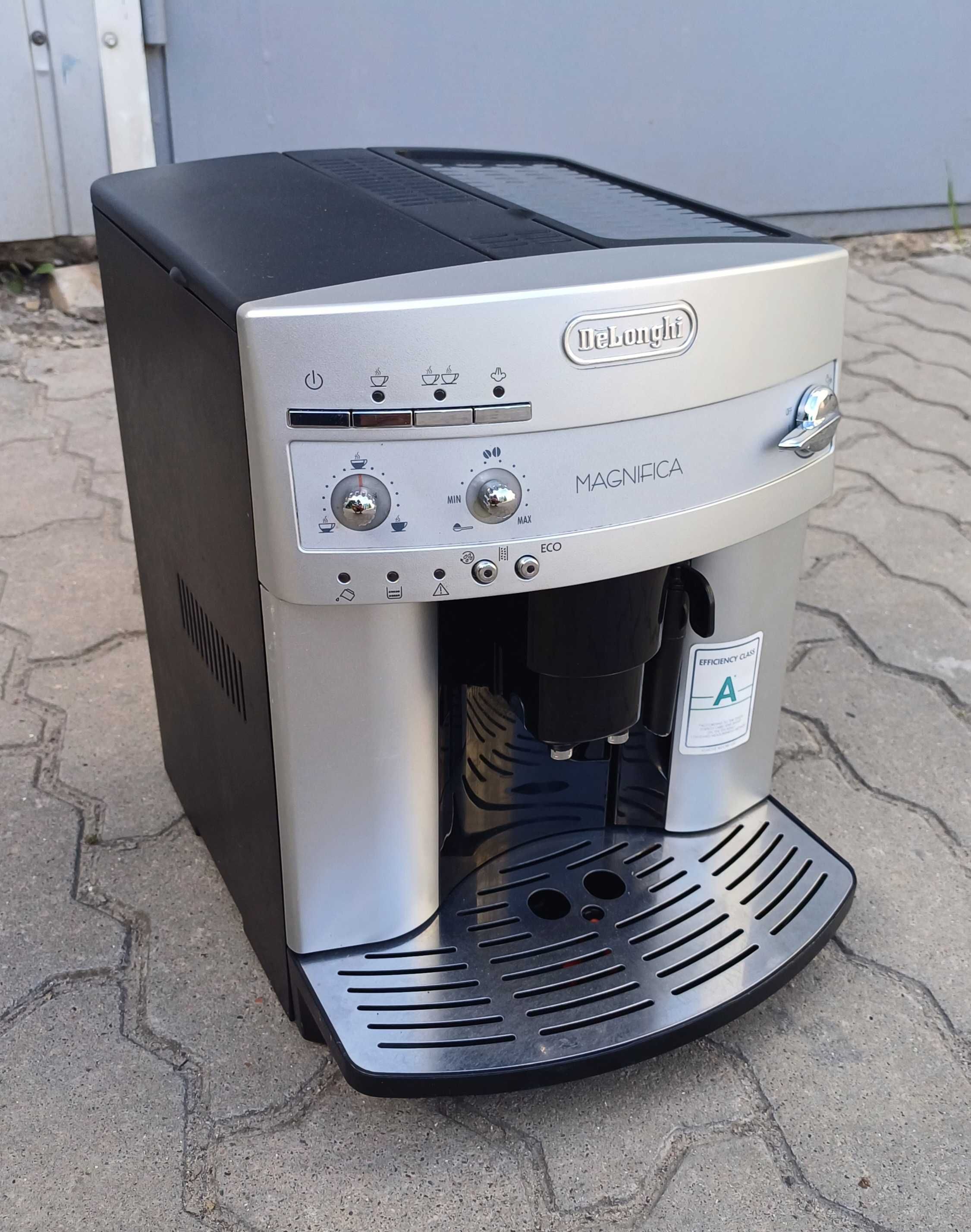 Кавомашина кавоварка DeLonghi ESAM 3200 S Magnifica б/в срібна