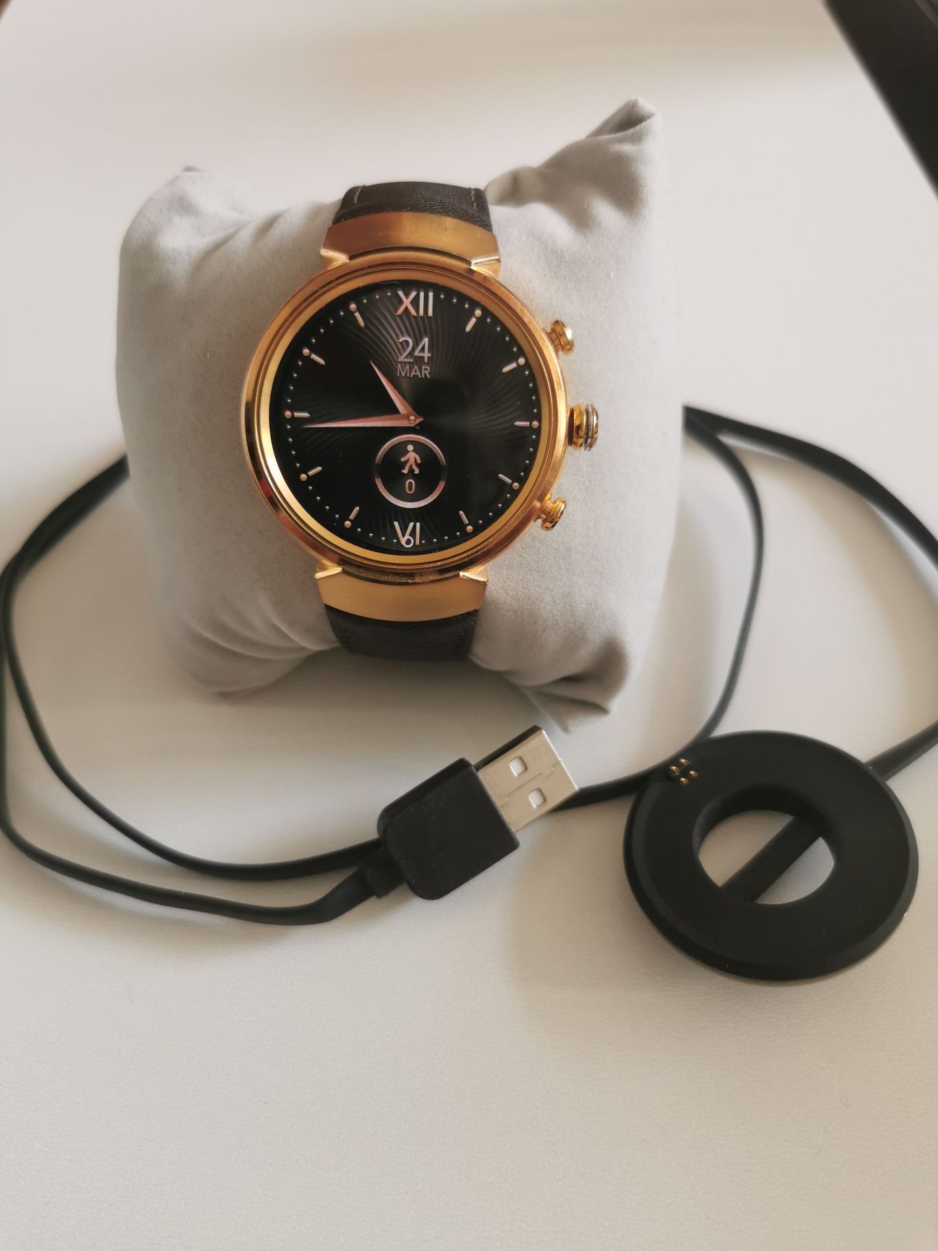 Asus Zenwatch 3 - złoty ze skórzanym paskiem