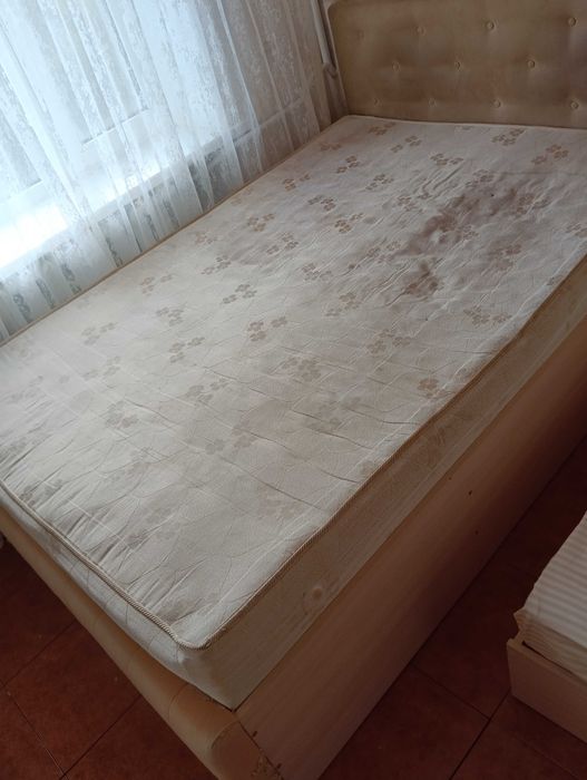 Двоспальне ліжко