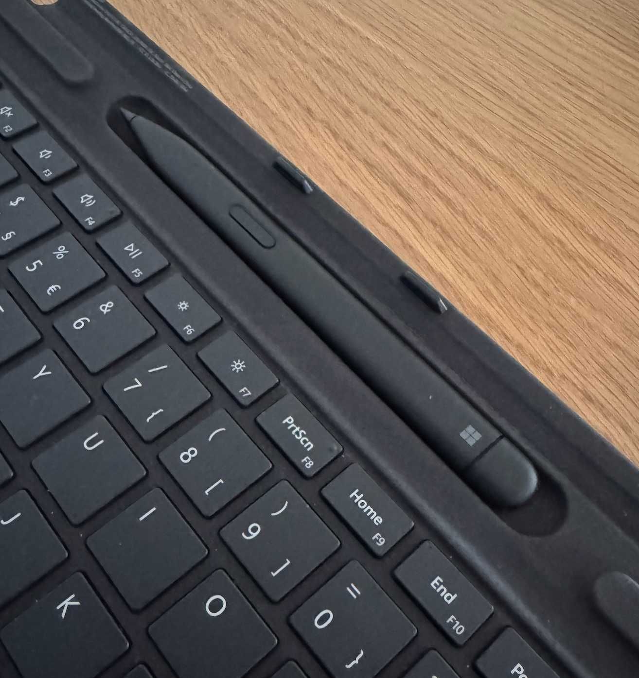 Teclado Surface Signature + Caneta