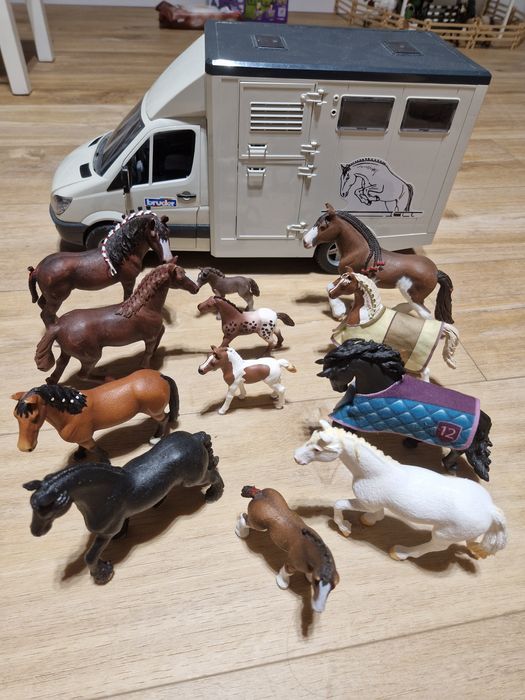Zestaw koni Schleich plus samochód