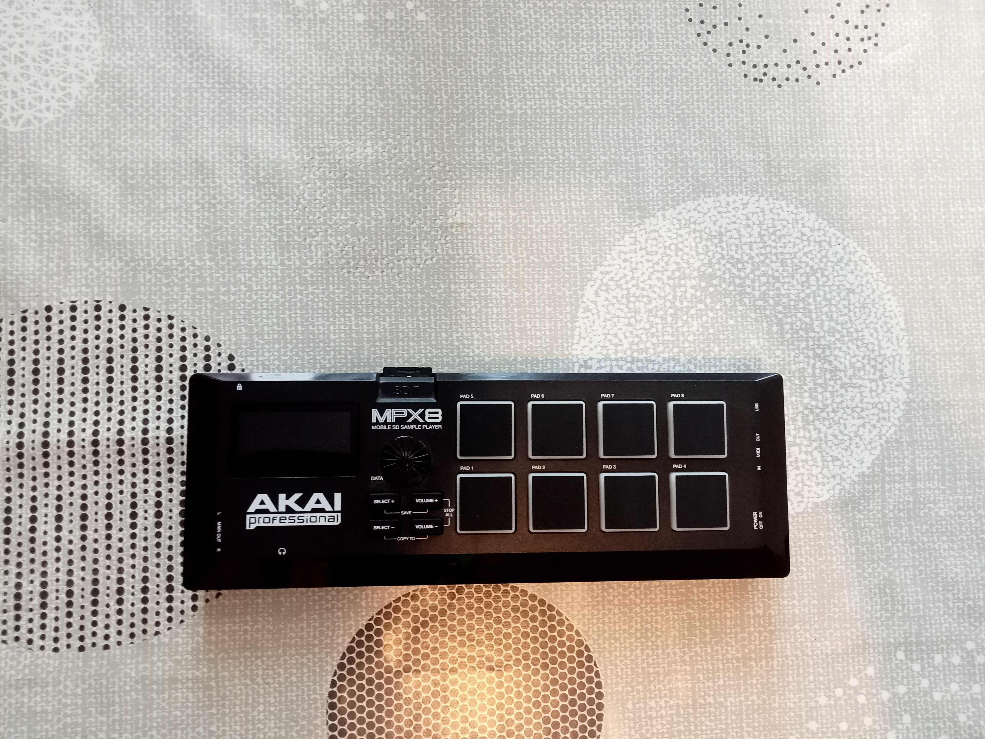 Mobilny sampler Akai MPX8 na karte SD (+adapter i karta SD)