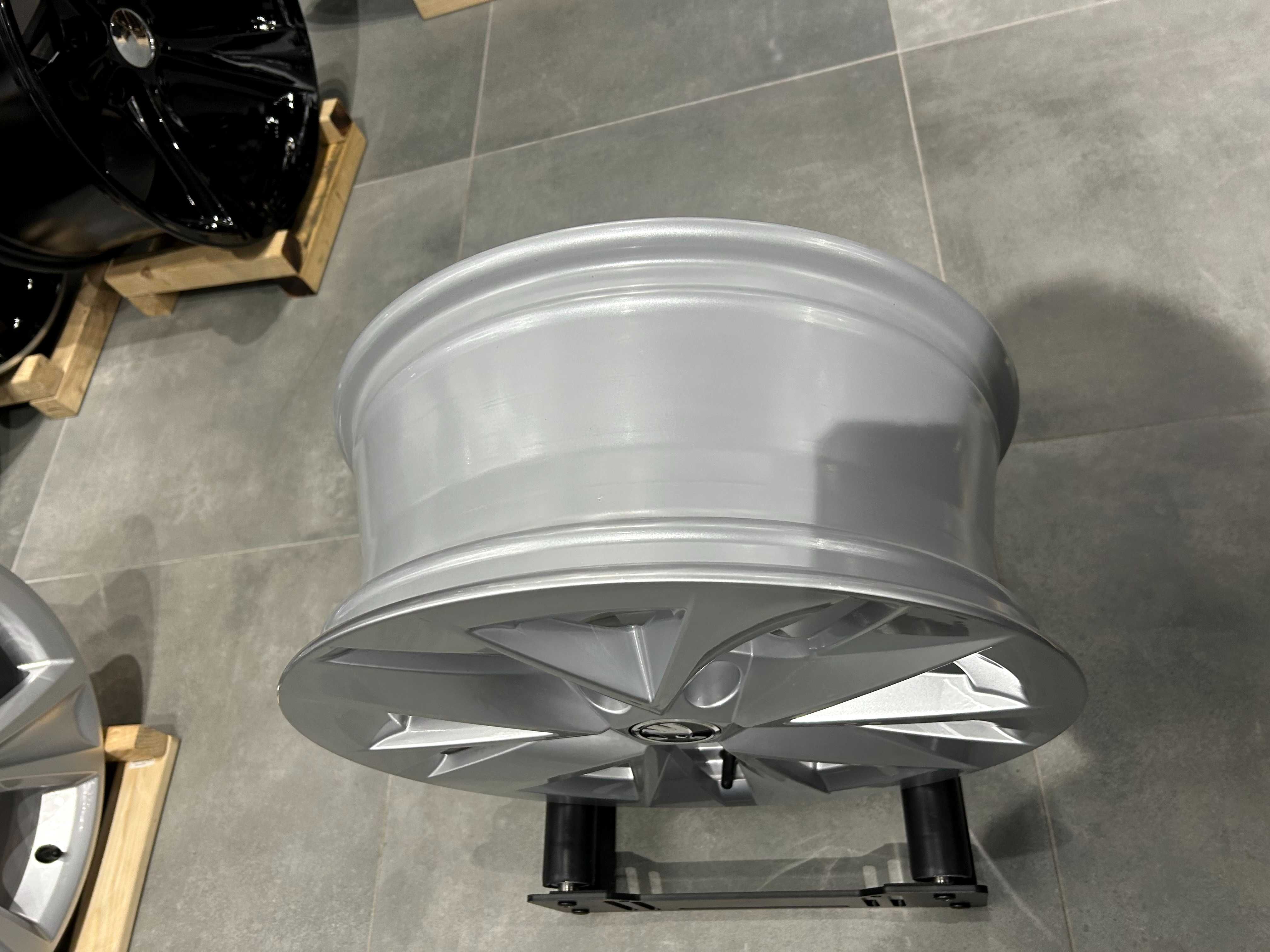 Oryginalna felga 17 5x112 ET46 SKODA Octavia III IV 5E3/601025E