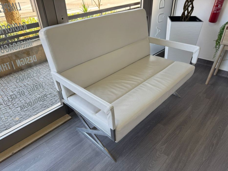 Sofás em pele branco