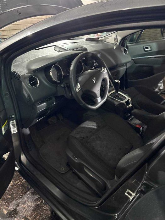 Peugeot 5008 • 2010 рік • 6 500 $