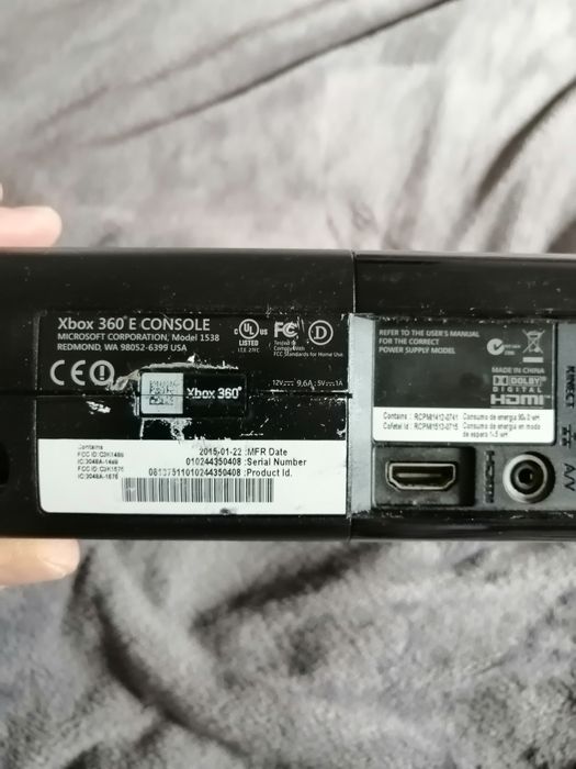 Xbox 360 E, 250 GB, Kinect, 2 pady, Wiedźmin 2, Kinect Sports, Tomb Ra