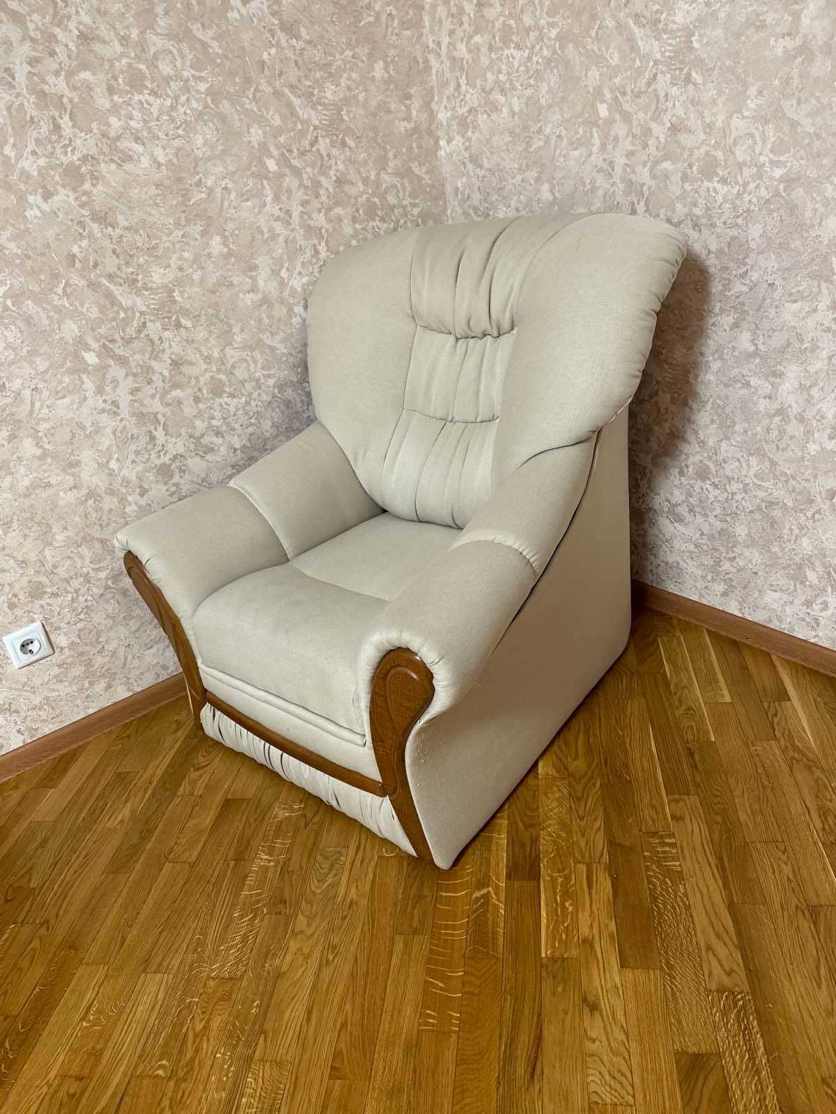 Розкладний диван та крісла б/у