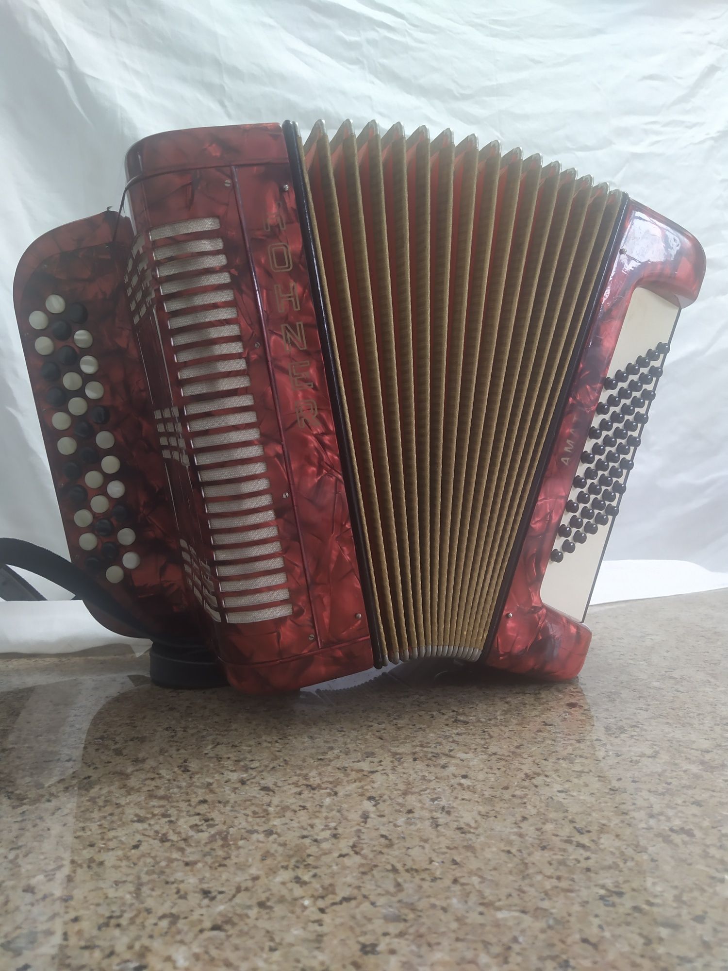 Acordeao hohner 3 carreiras com saco novo