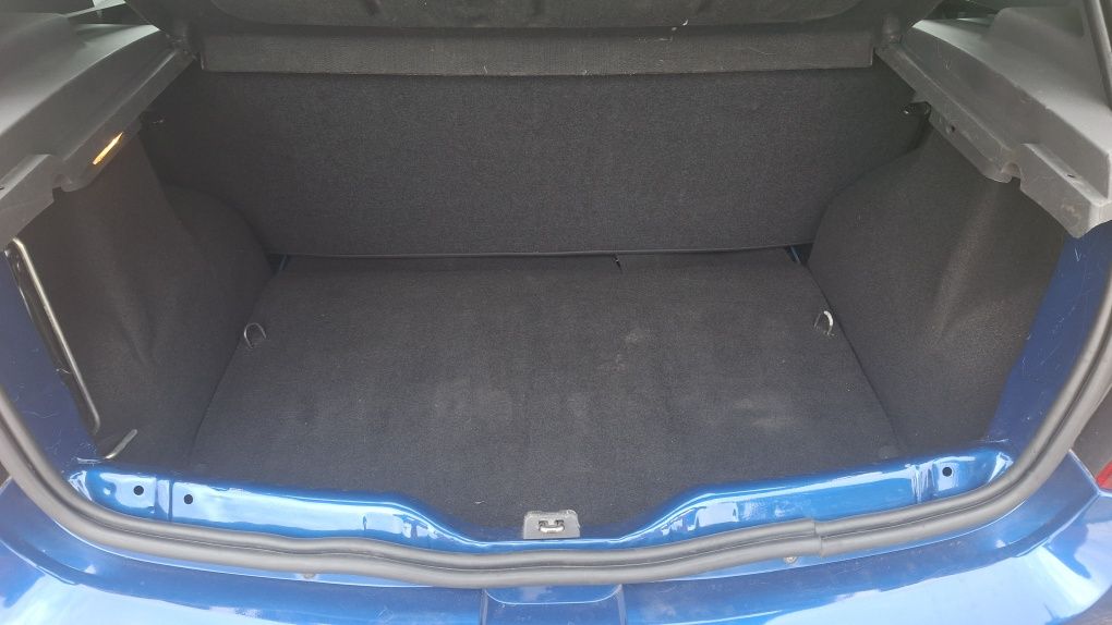 Dacia sandero1.2 16v пробіг126000км 2009р