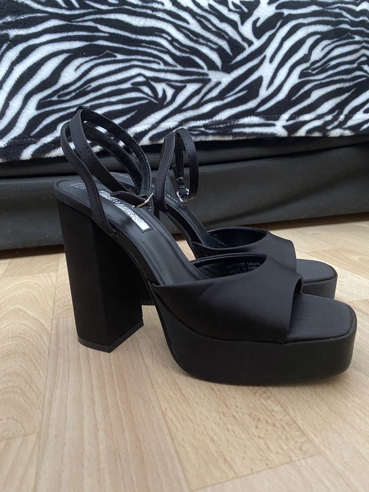 Buty na platformie na obcasie