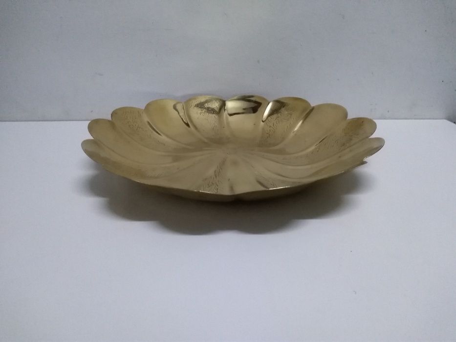 Prato em bronze polido