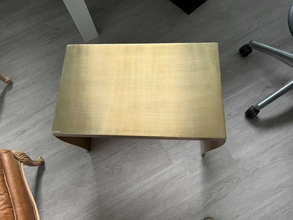 Mesa de apoio prateada