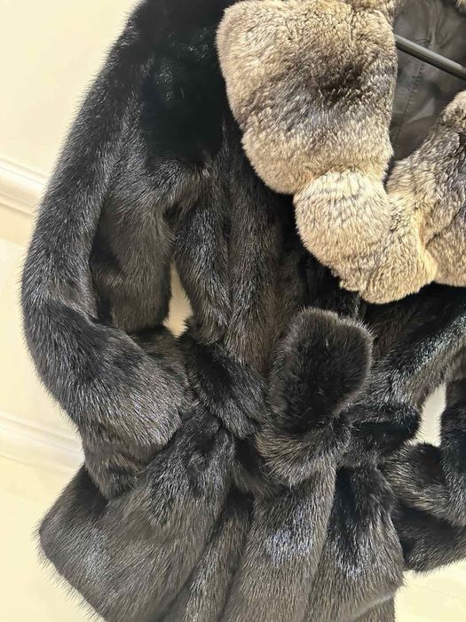 Норкова шуба з коміром із шиншили