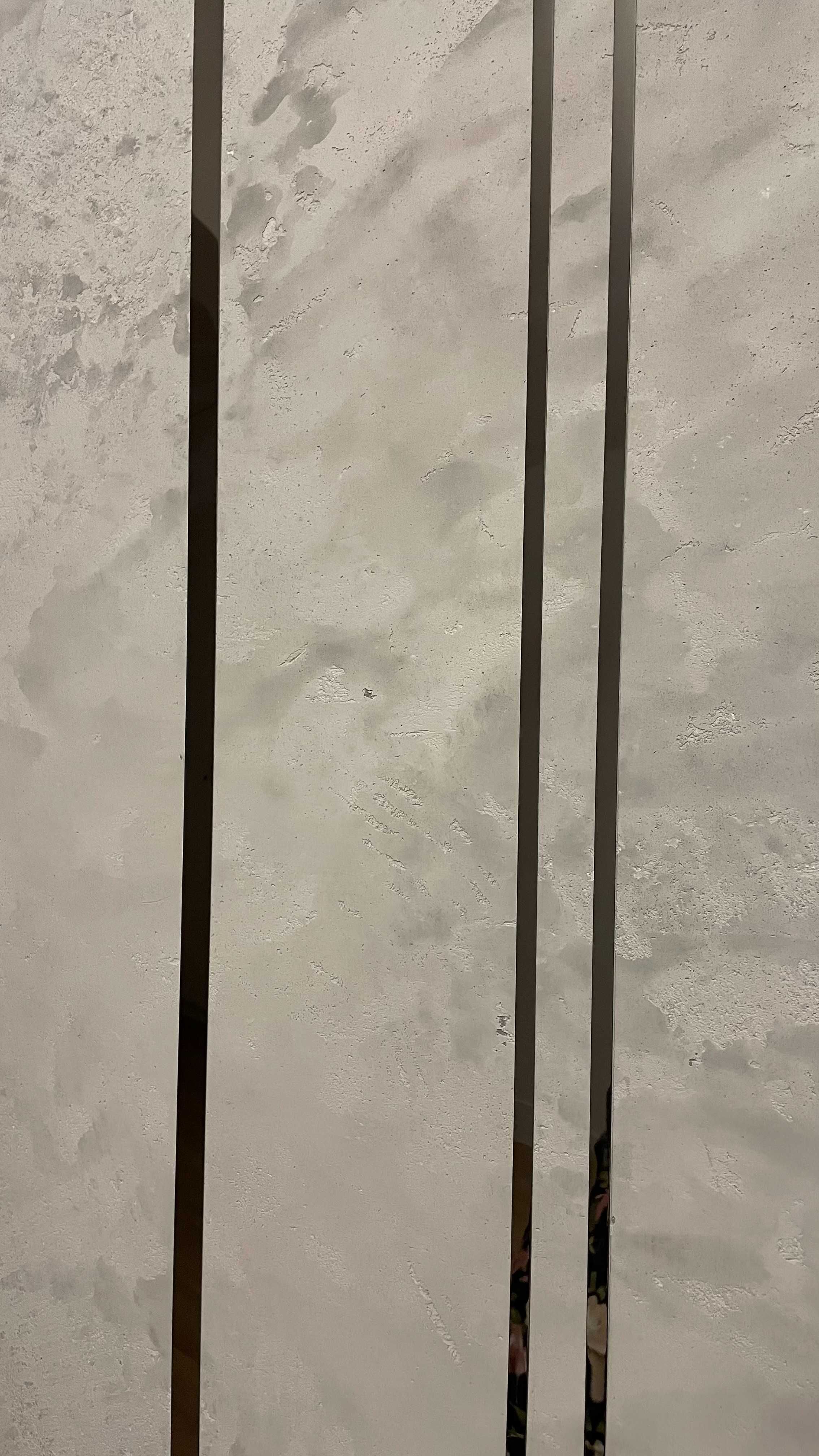 Czarne metalowe listwy ścienne - samoprzylepne,lustrzane  10 szt x 5m