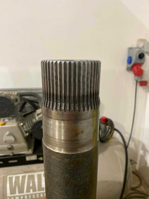 tylny wał koła John Deere R305625 R188097