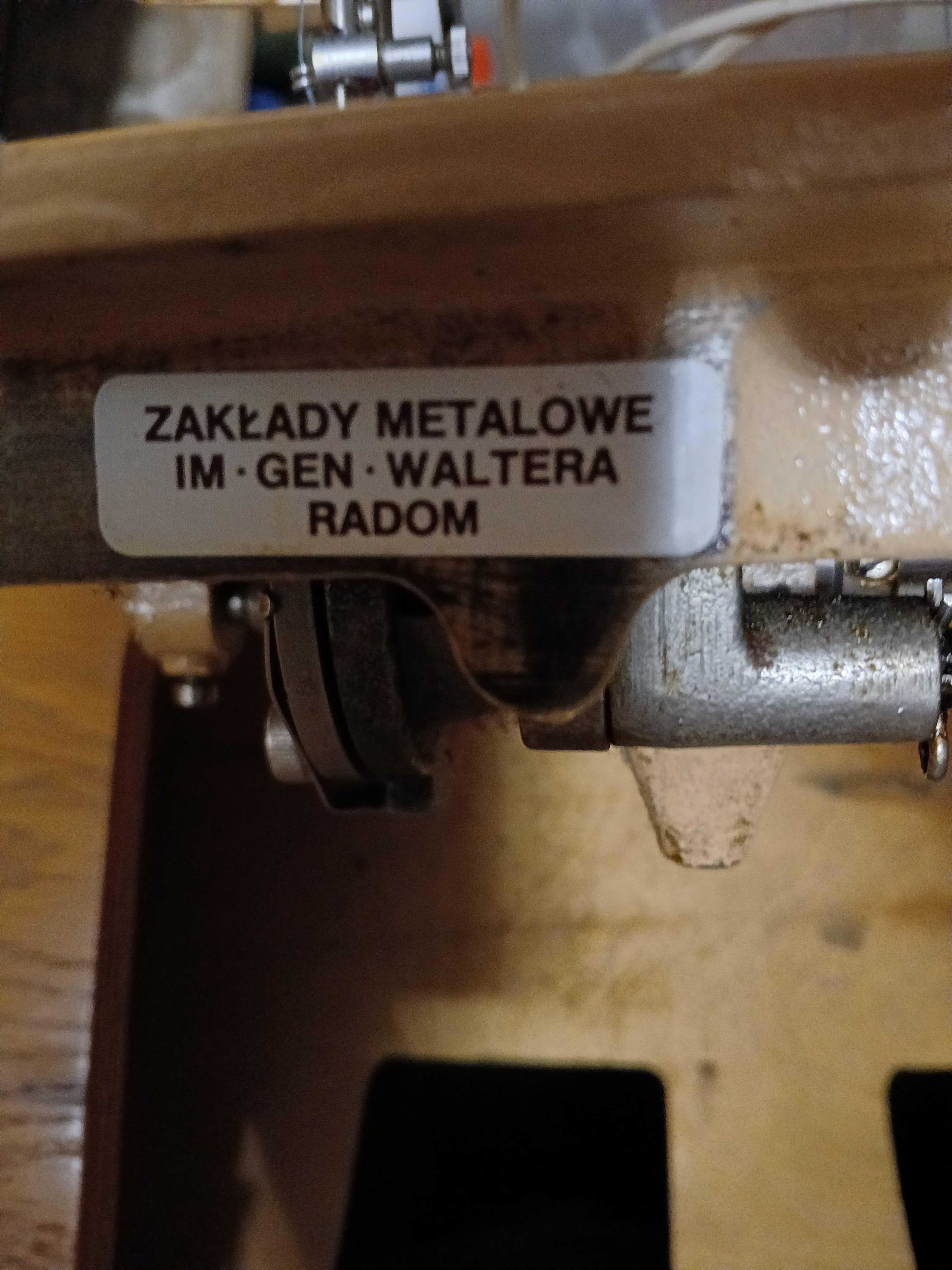Maszyna do szycia Łucznik w skrzyni z napędem również elektrycznym