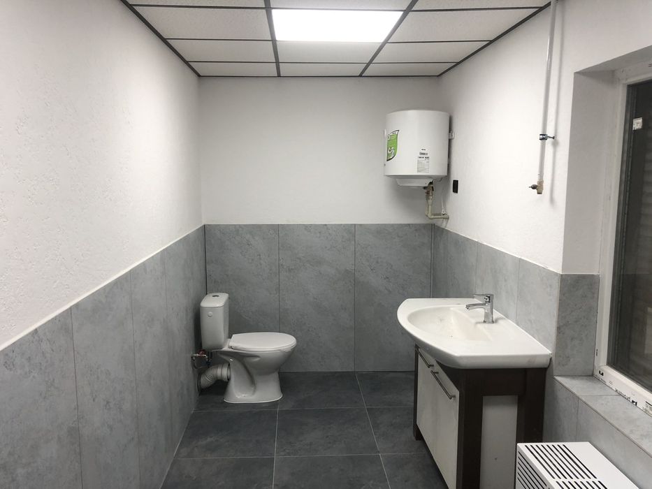 Здається приміщення біля центрального ринку