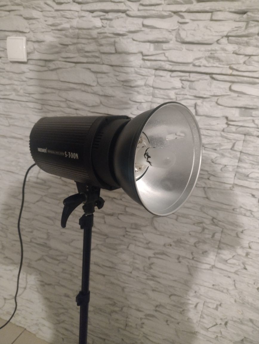 Lampa studyjna Neewer S-300N