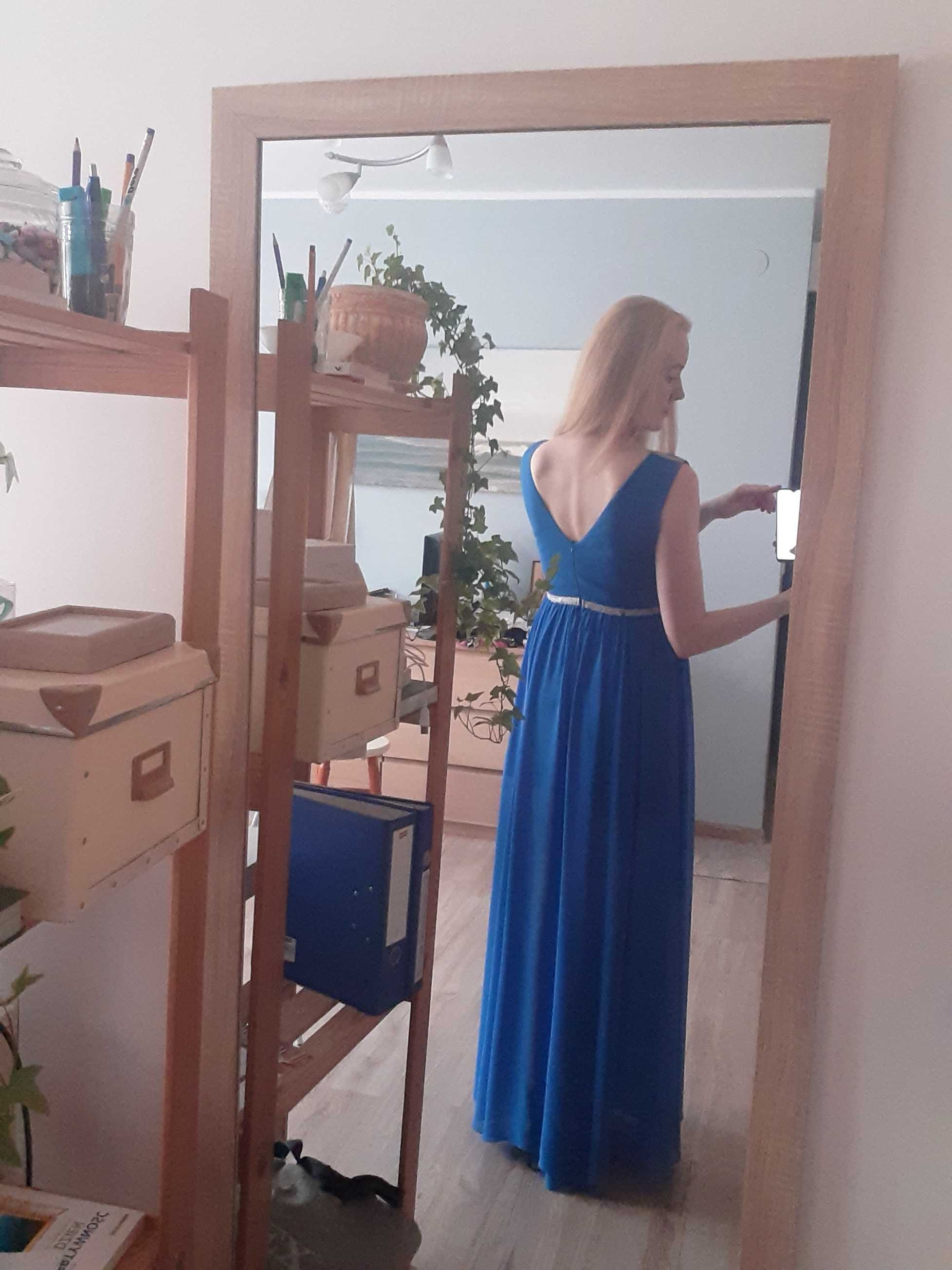 Niebieska sukienka maxi na wesele