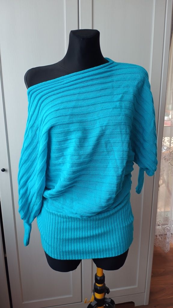 Sweter na jedno ramię turkusowy