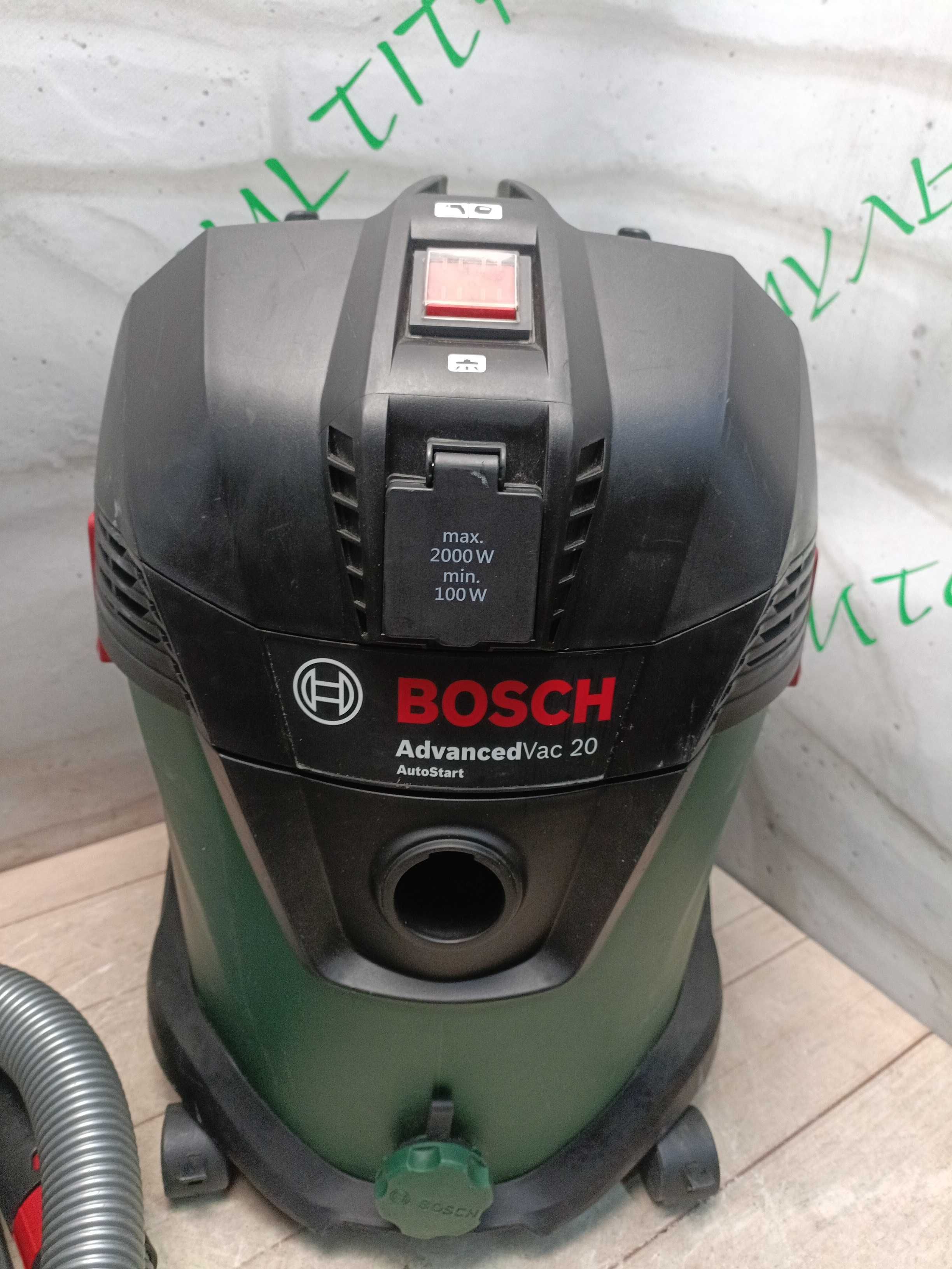 BOSCH AdvancedVac 20 будівельний пилосос з розеткою, бак 20л, 1200 Вт