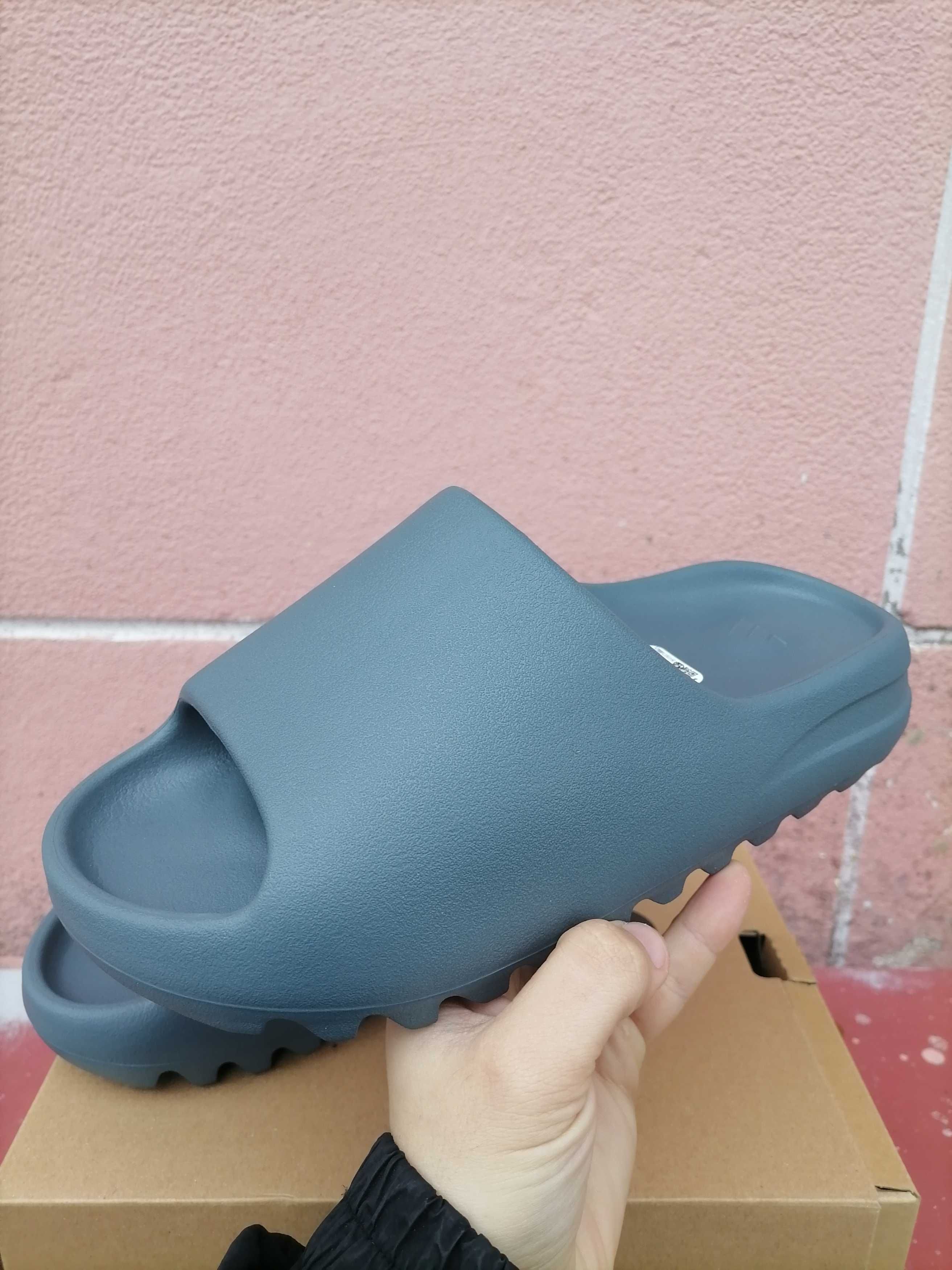 Yeezy slide "Slate Marine"