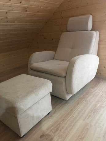 Komfortowy fotel z podnóżkiem