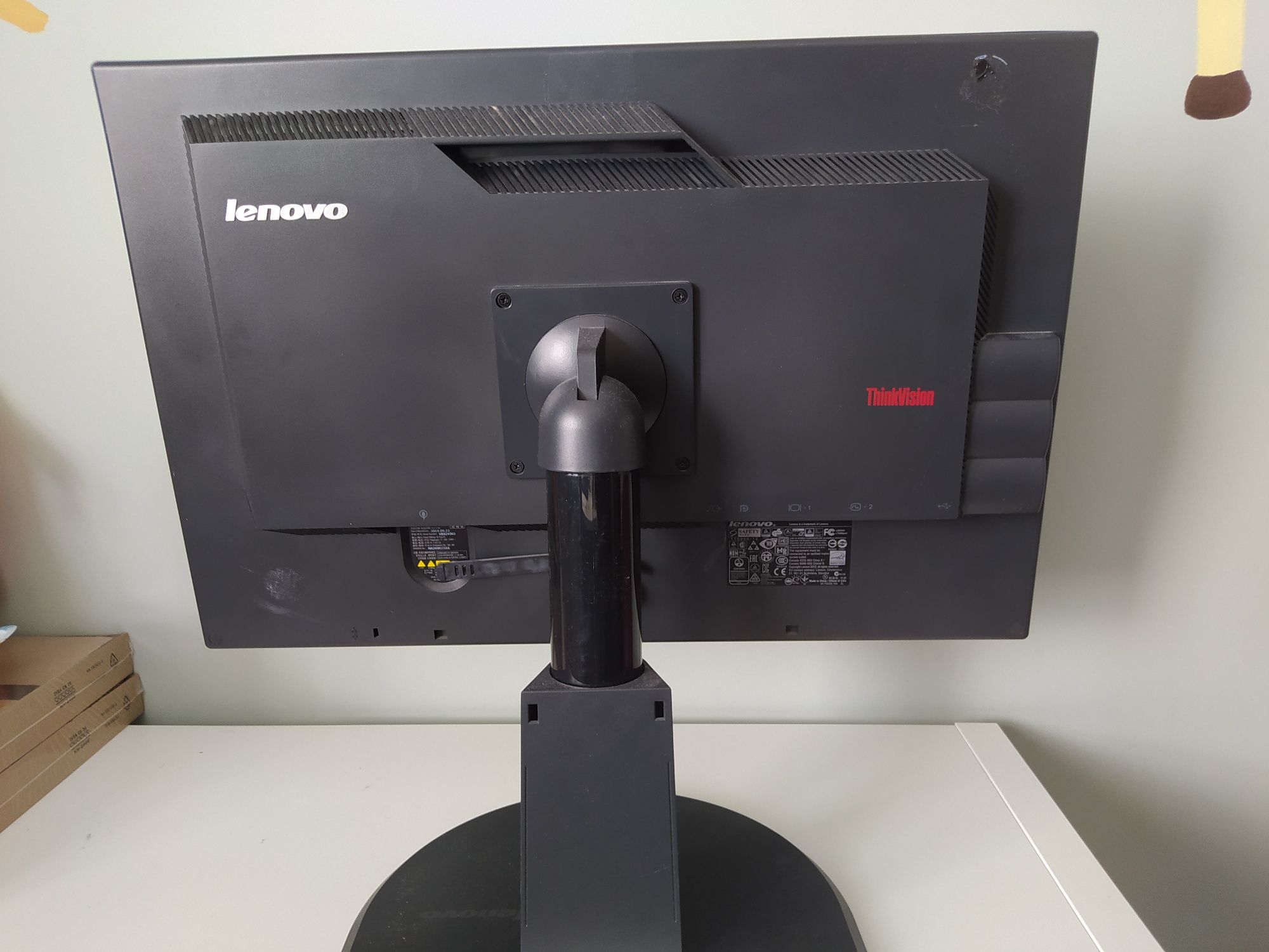 Duży monitor Lenovo