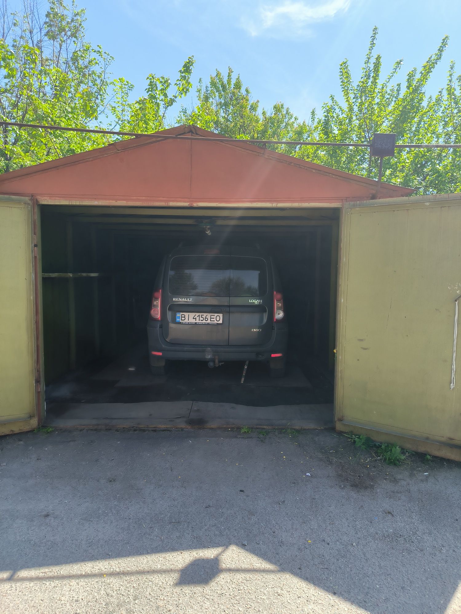 Продам відмінний гараж кооператив" Дормашевец" (електростанція)